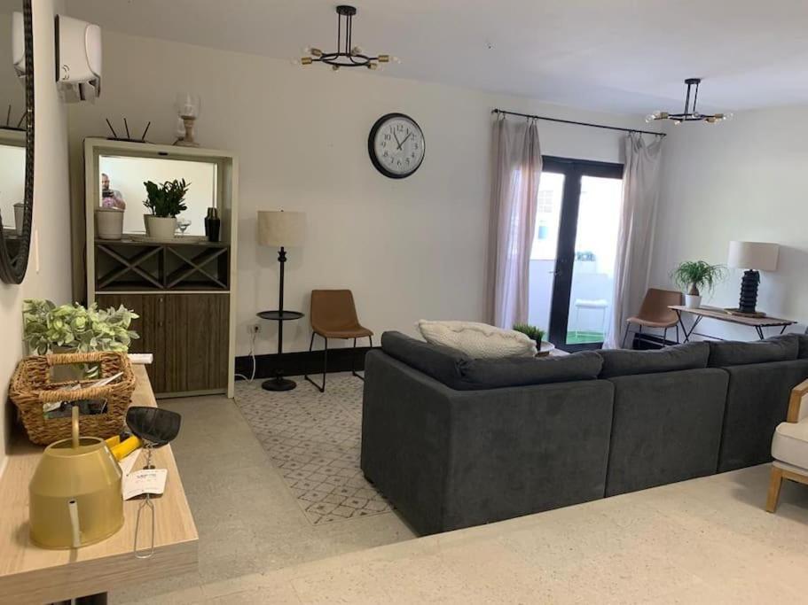 Private In Duplex W 4 Baths Fq Beds 1-3ppl Habitación en casa particular *